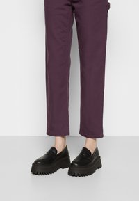 Bronx GROOVY CHUNKS - Sapatos sem atacadores - black