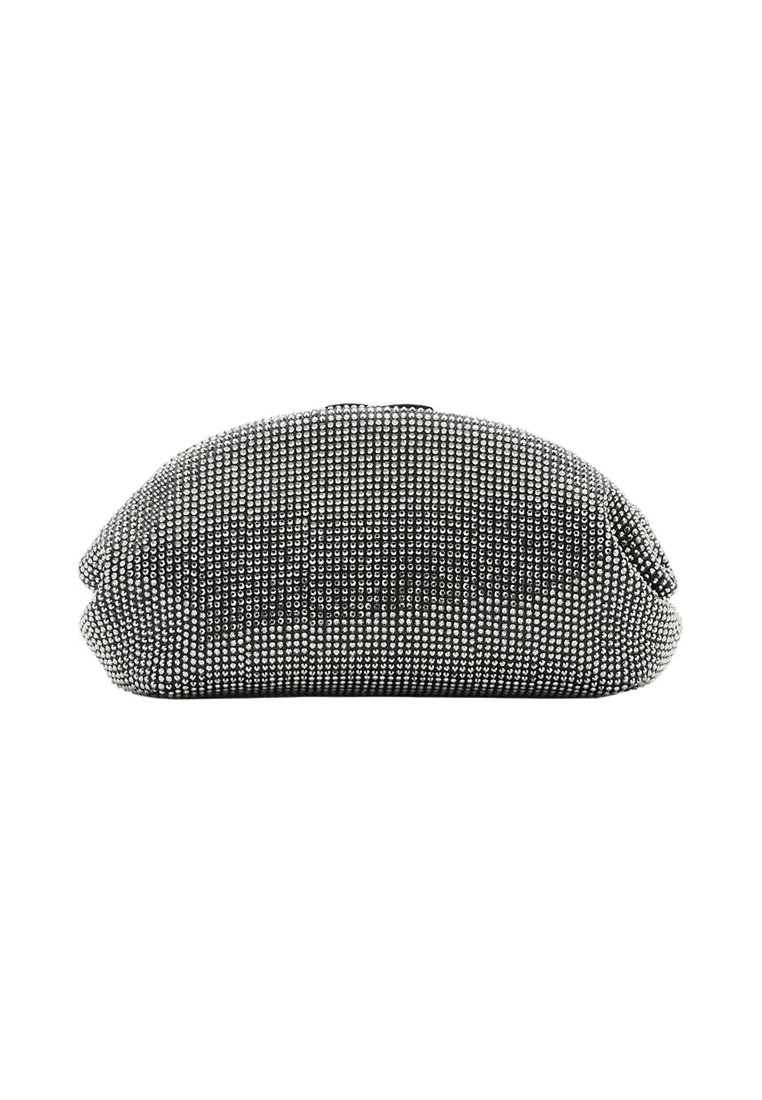 Bolso de mano adornado con strass en plata. Forma redondeada y texturizada con cierre de broche y detalles plisados en los laterales.