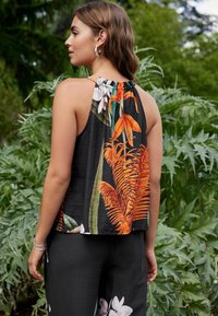 Next CAMI REGULAR FIT - Tops - kew collection black floral placement