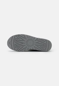 UGG CLASSIC MINI UNISEX - Botas para la nieve - dark grey