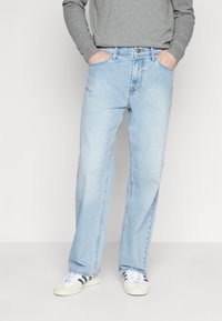 Hollister Co. SIGNATURE BAGGY LIGHT - Baggy jeans - light wash