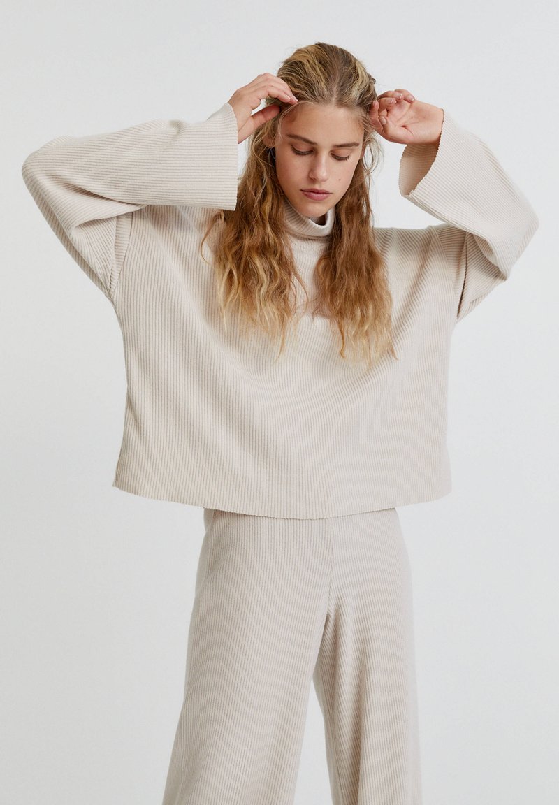 PULL&BEAR TURTLENECK IN SOFT FABRIC Jumper beige Zalando.de