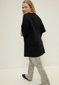 Studio Untold T-Shirt Oversized-Shirt Fanta Halbarm Produktbild-Vorschau 7