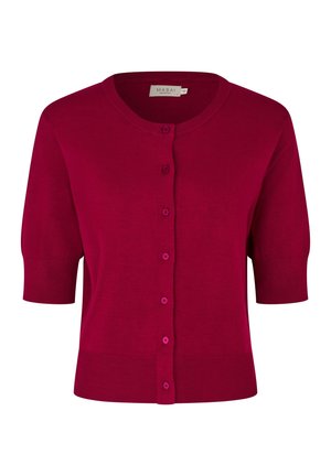 Rød cardigan med korte ærmer, rund halsudskæring, syv knapper foran, ribstrikkede kanter og manchetter, vist på en ensfarvet hvid baggrund.