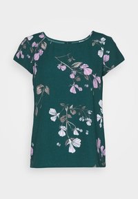 Top verde a maniche corte con motivo floreale composto da fiori rosa e bianchi. Tessuto morbido, scollatura rotonda e vestibilità comoda.