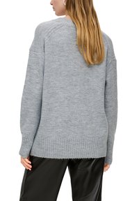 QS MIT V-AUSSCHNITT - Strickpullover - grau meliert