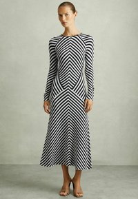 Reiss REGULAR FIT - KALI STRIPED - Strickkleid - black ivory