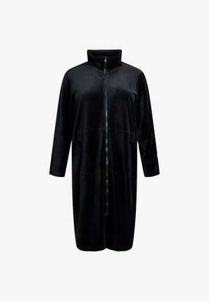 Svart, lång zip-up kappa gjord av mjuk, plyschliknande tyg med hög krage, trekvartsärmar och två framfickor.