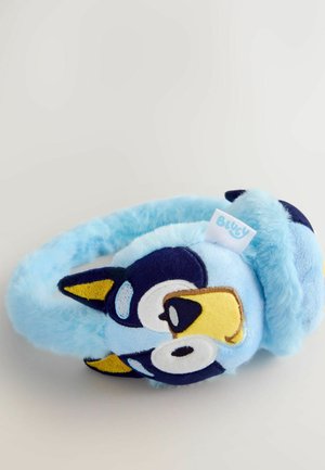 Modrá plyšová ušná čelenka s tvárou kresleného charakteru, s jemnou textúrou, plochými ušami a štítkom prišitou k čelenke.