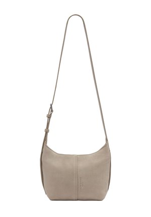 Beige Wildleder Schultertasche mit verstellbarem Trageriemen, glatter Textur, geschwungenem Design und geprägtem Markennamen auf der Vorderseite.
