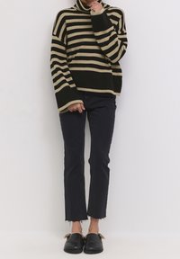 My Essential Wardrobe Pullover - black