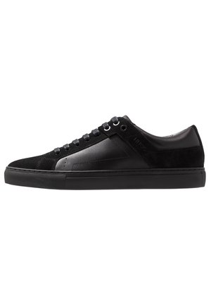 Sneakers - black