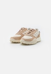 adidas Originals RETROPY E5 WRP UNISEX - Tenisky - magic beige/off white/sand strata
