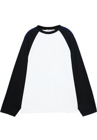 Langærmet raglan t-shirt med en hvid krop og sorte ærmer. Lavet af blødt stof med rund halsudskæring og syede manchetter.