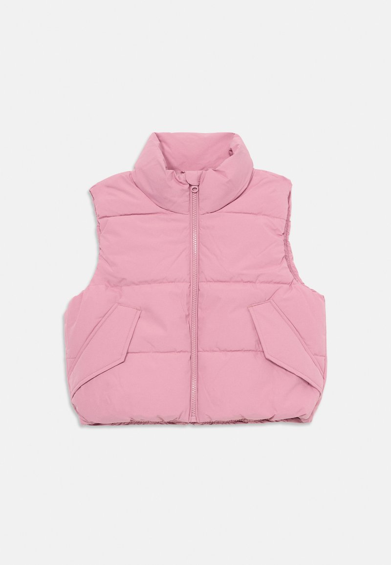 Rožinė pūkinė liemenė su aukšta apykakle, priekyje su užtrauktuku ir dviem šoninėmis kišenėmis. Turi čiuožimo dizainą ir švelnų paviršių.