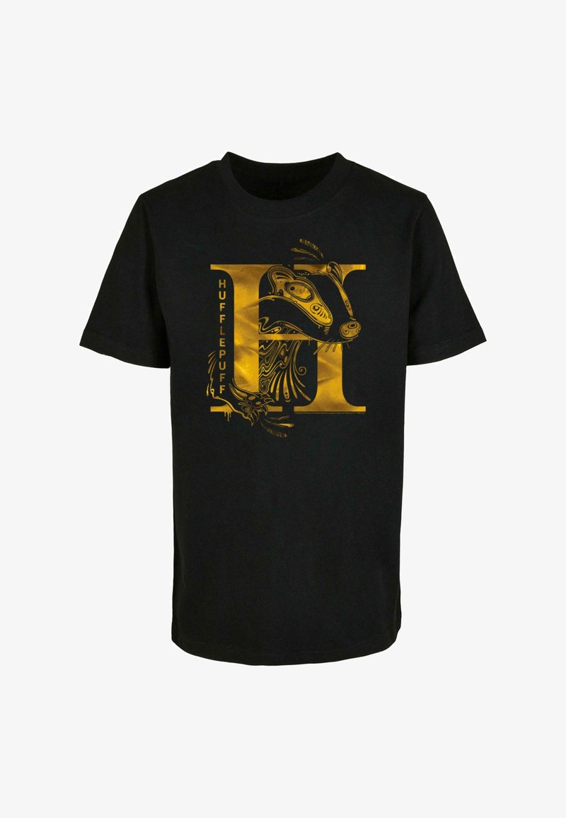 Melnas kokvilnas T-krekls ar zelta grafiku, kurā attēlots lācis, kas savīts ar burtu "H" un vārdu "HUFFLEPUFF." Īsām piedurknēm, apaļas kakla dizains.