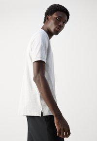 Scotch & Soda ESSENTIALS - Polo krekls - light grey melange