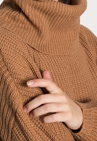 Vero Moda Strickpullover - brown