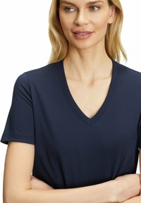 FALKE Basic V-Neck - T-shirt basic - space blue