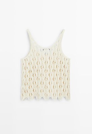 Beige mouwloze gehaakte tanktop met geschulpte randen en een opengewerkt luspatroon over de hele stof.