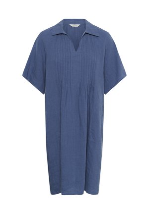 Rochie albastră din in, cu mâneci scurte, guler, decolteu în V și pliuri verticale pe partea din față.