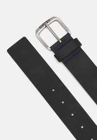 Black leather belt featuring a silver metallic buckle with "HUGO" engraving, accented by blue stitching along the strap.