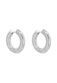 Orecchini a cerchio in argento con un design liscio e arrotondato; finitura lucida; chiusura sicura; dimensioni medie; senza modelli visibili o ulteriori accenti.