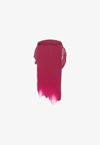Échantillon de rouge à lèvres fuchsia vif sur un fond blanc, texture lisse avec une finition légèrement brillante et un bord supérieur effilé.