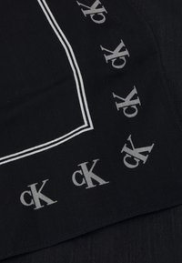 Calvin Klein Jeans BOLD MONO LOGO SHAWL - Lakats - fashion black