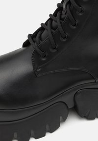Koi Footwear RANCOR MENS VILUN LACE UP BOOTS - Μποτάκια πλατφόρμα - black