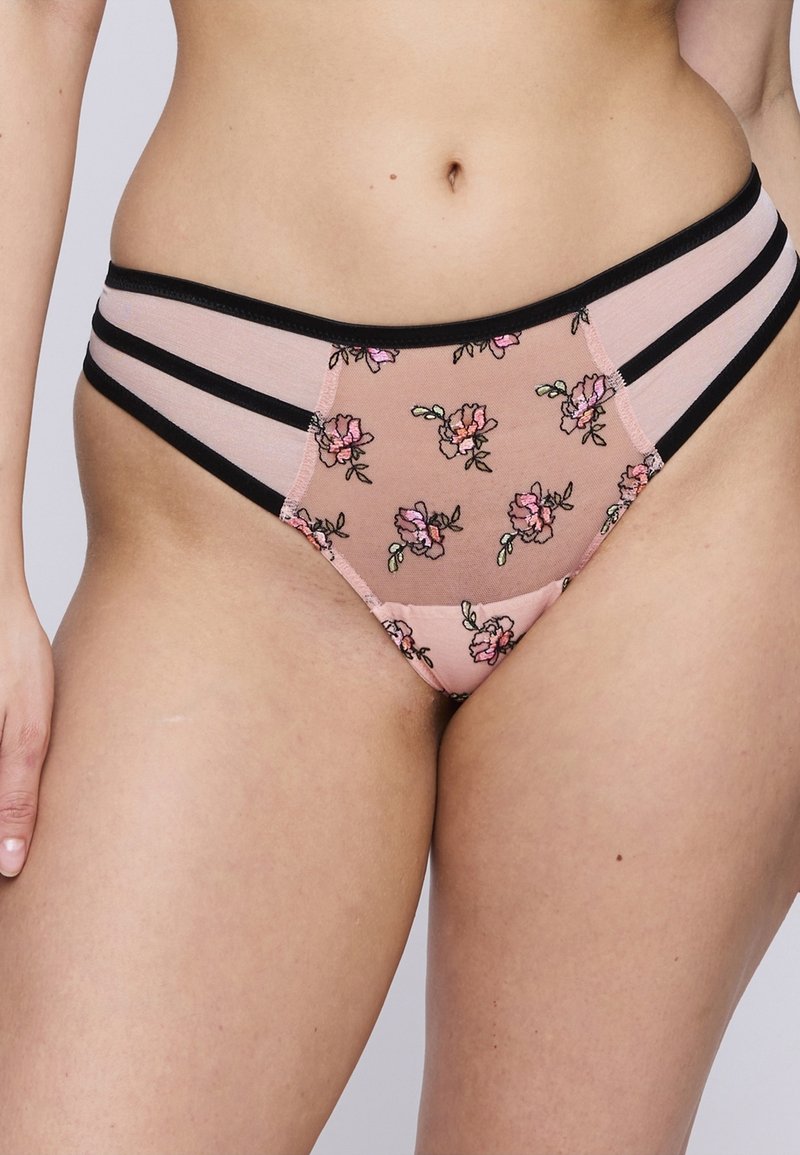 Roze netvormige ondergoed met bloemembroiderie en zwarte strepen langs de tailleband. Zachte textuur met doorzichtige delen.