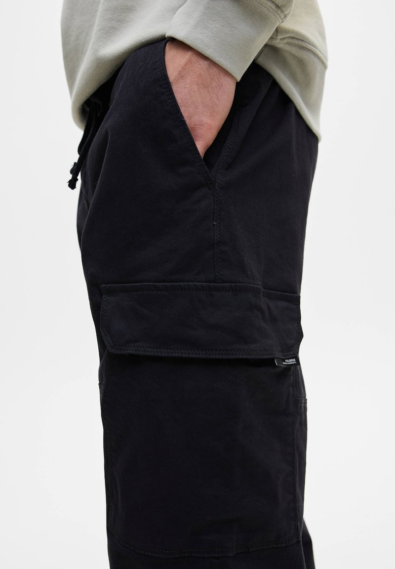 Herren Chinos | PULL&BEAR BASIC Cargohose mottled black/schwarz meliert - FT56582 Herren Chinos | PULL&BEAR BASIC Cargohose mottled black/schwarz meliert - FT56582