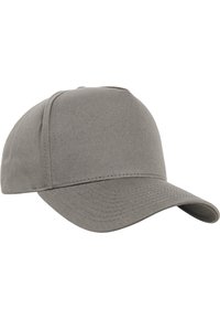 Grå baseball cap lavet af en bomuldsblanding med en rund krone, buet skygge og syet detaljer langs skyggen.