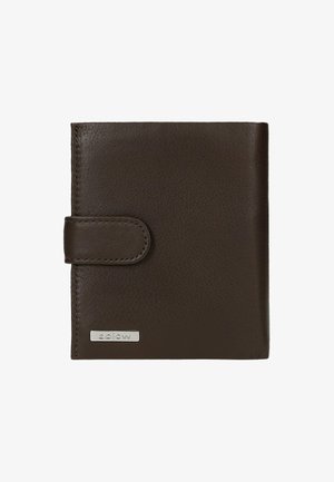 Portafoglio in pelle marrone con una texture liscia, design pieghevole e accento in argento con logo. Caratterizzato da una chiusura a pulsante per una chiusura sicura.