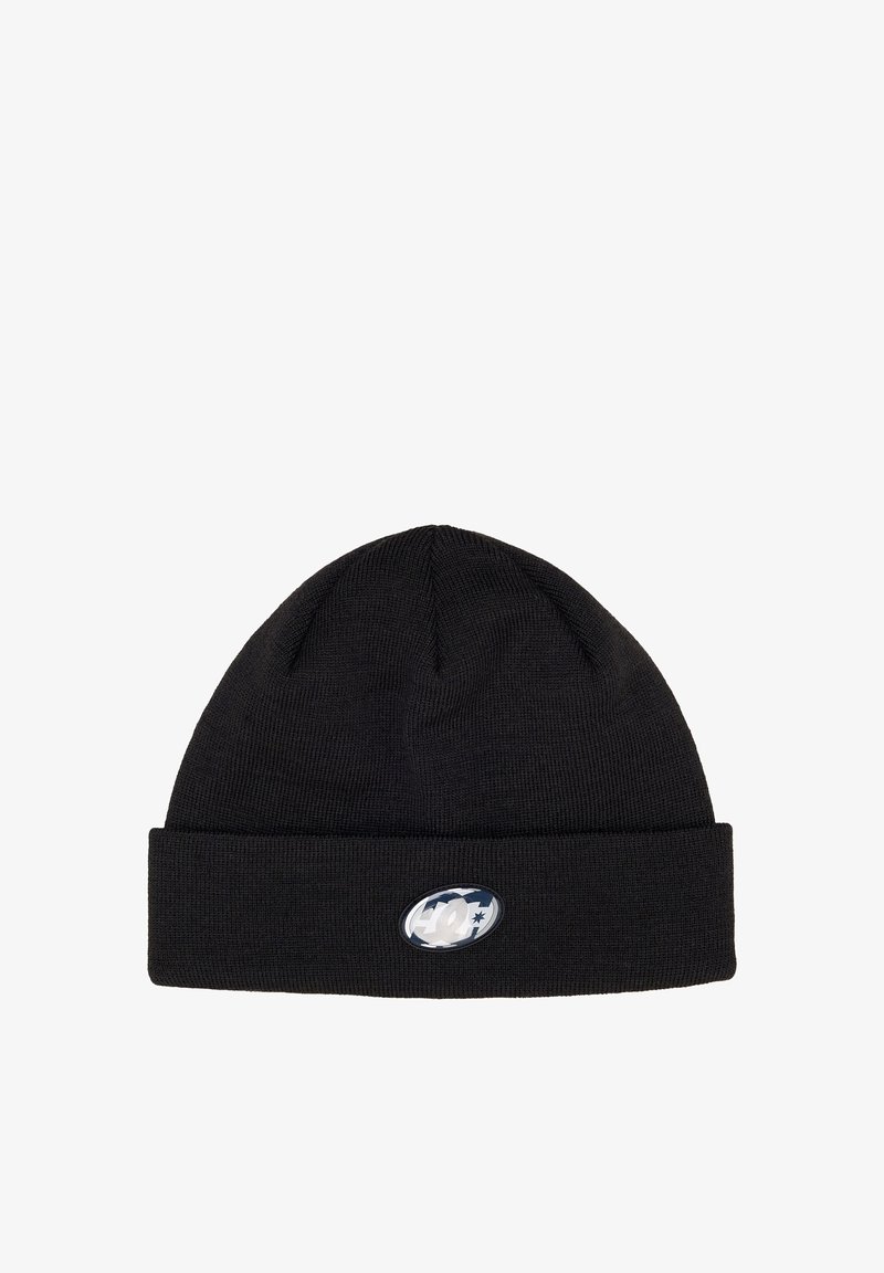 Czarna dziana czapka z podwiniętym mankietem i błyszczącą owalną naszywką z białym wzorem, teksturowanym materiałem i dopasowanym krojem.