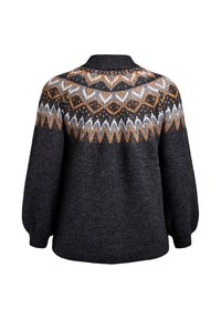 Tamno siva pletena dukserica s bijelim, smeškim i crnim geometrijskim uzorkom oko jorgana i rebrastim manžetama.