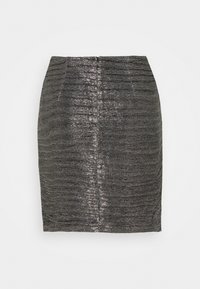 Jupe crayon noire avec une finition métallique texturée, dotée d'une fermeture éclair dissimulée à l'arrière et d'un design ajusté.