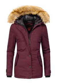 Bordeauxrød vinterjakke med hætte i imiteret pels, lynlås- og trykknapslukning, sidelommer og sort foring. Glat tekstur og tætsiddende design.