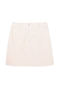 Minifalda de pana blanca con cremallera frontal, que presenta costuras verticales para añadir textura. Tela suave y corte recto.