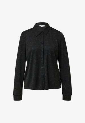 Juodas marškiniai su ilgomis rankovėmis, pagaminti iš tekstūruotos medžiagos su subtiliais sidabro taškeliais. Įprasta apykaklė ir priekinis mygtukų užsegimas.