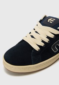 Etnies CALLICUT UNISEX - Sapatilhas de skate - navy/tan