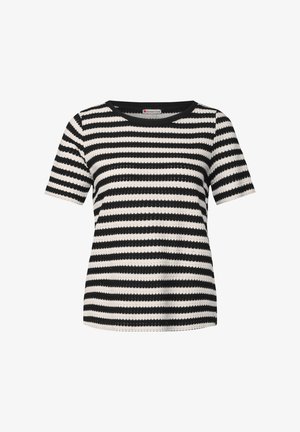 Chemise à manches courtes rayée noir et blanc avec un col rond, tissu texturé et finition contrastante noire autour du col et des manches.