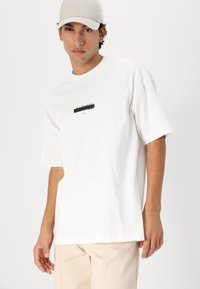 AllSaints SPITAL FIELDS CREW UNISEX - T-shirts med print - ashen white