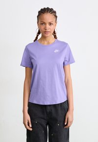 Nike Sportswear - CLUB TEE - T-shirt basique - dusty amethyst Image miniature 1