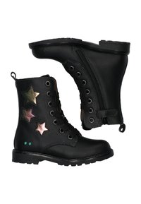 Stivaletti neri in pelle con lacci frontali, cerniera laterale e tre accenti metallici a forma di stella in oro, argento e rosa. Superficie strutturata, suola robusta.