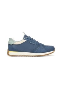 Blauwe sportieve schoen van gladde en suede materialen, met een witte tussenzool, lichtblauwe accenten en een gestructureerde rubberen loopzool.
