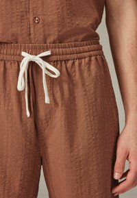 Next DOCK - REGULAR FIT - Shorts - rust brown