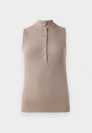Top sans manches en ribbed marron clair, présentant un col montant et une patte de boutonnage à l'avant avec six petits boutons. Texture lisse avec un design ajusté.