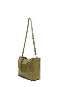 Olive zelená kožená taška cez rameno so bočnými vreckami, nastaviteľným ramenným popruhom, hladkým povrchom, obdĺžnikovým tvarom a minimalistickým dizajnom.