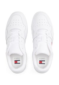 Tommy Jeans RETRO BASKET ESS - Trainers - white